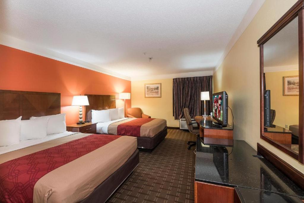 My Home & Suites Madison Ga Esterno foto
