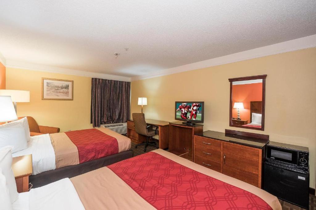 My Home & Suites Madison Ga Esterno foto
